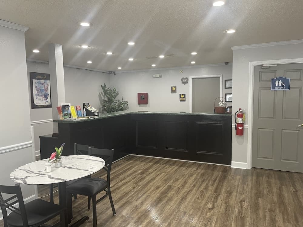 Ameriview Inn and Suites interior in Helen, GA — gallery photo 2