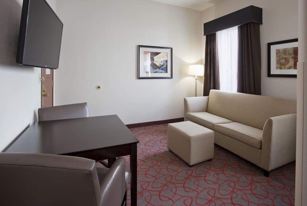 Holiday Inn Express & Suites Bloomington - MPLS Arpt Area W by IHG property views in Bloomington, MN — gallery photo 3