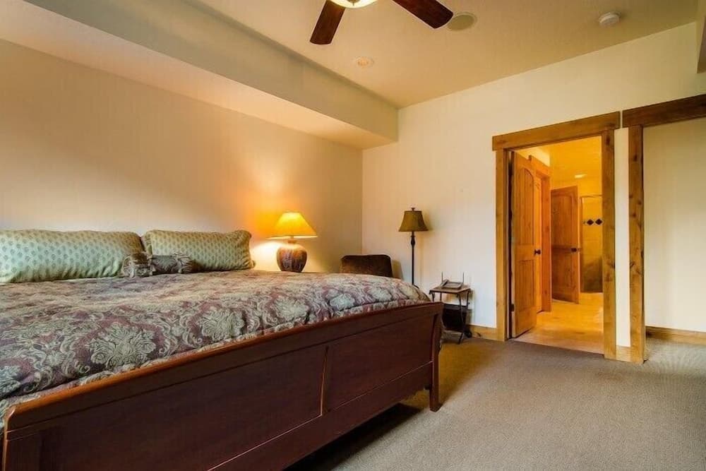 Updated Town Pointe by Park City Vacations interior in Park City, UT — gallery photo 2