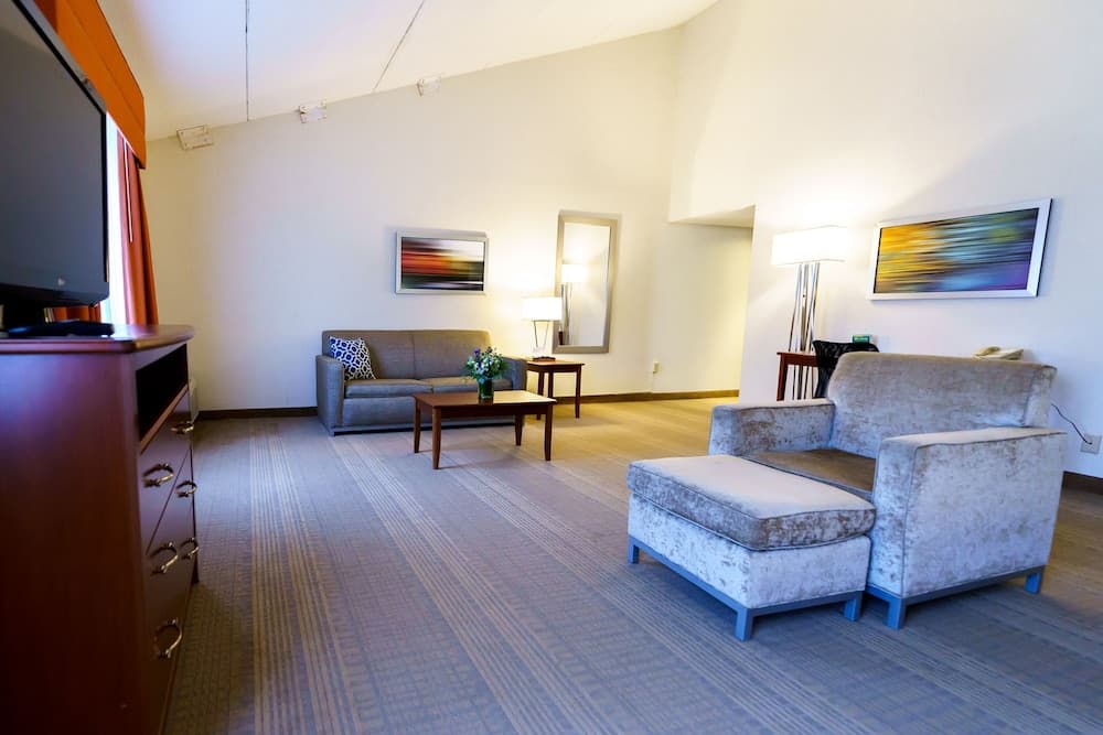 Iris Hotel Cape Cod gallery photo in Falmouth, MA — image 9