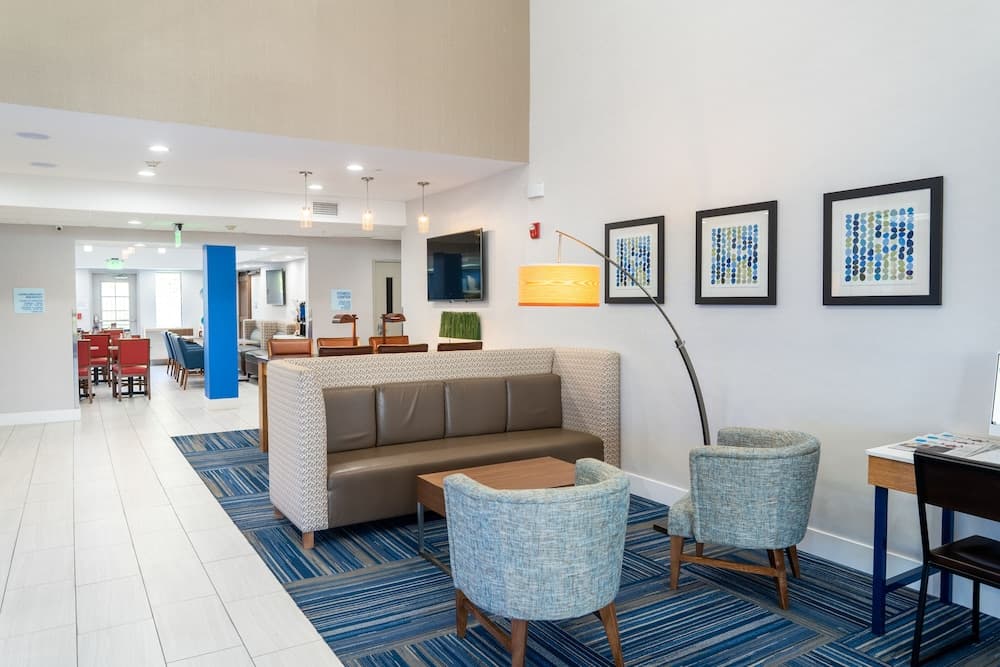 Holiday Inn Express & Suites Lake Forest by IHG property views in Lake Forest, CA — gallery photo 3