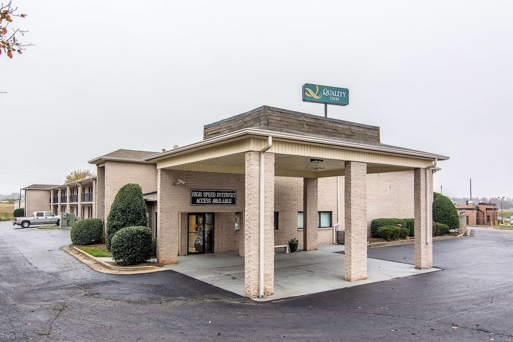 Quality Inn Oakwood - Gainesville featured exterior or lobby in Flowery Branch, GA — similar hotel