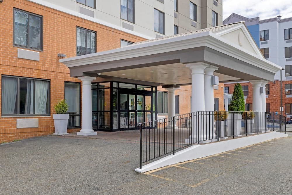 Country Inn & Suites by Radisson, Staten Island gallery photo in Staten Island, NY — image 10