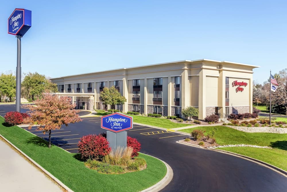 Hampton Inn Milwaukee-Airport featured exterior or lobby in Milwaukee, WI — similar hotel