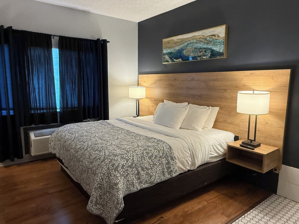 Edn Hotel Lincoln featured exterior or lobby in Lincoln, IL — similar hotel