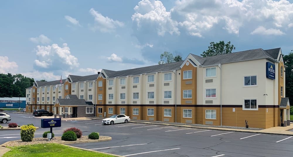 Microtel Inn & Suites by Wyndham Charleston WV gallery photo in South Charleston, WV — image 11