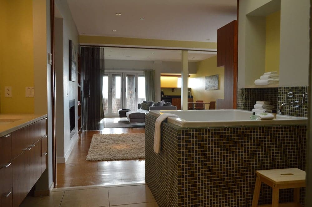 Stone House Inn property views in Little Compton — gallery photo 3