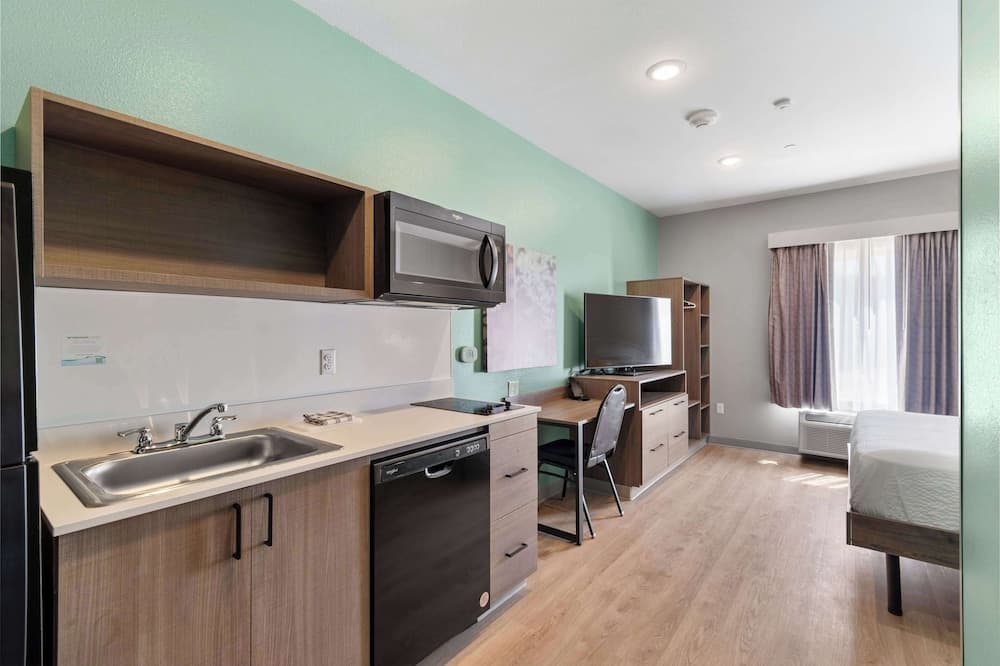 ECHO Suites Extended Stay by Wyndham Dallas Plano/Richardson gallery photo in Plano, TX — image 9