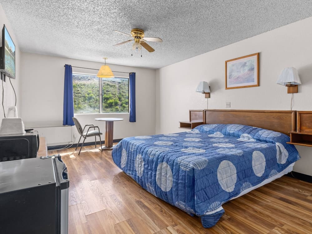 Luxury Inn interior in Cheyenne, WY — gallery photo 2