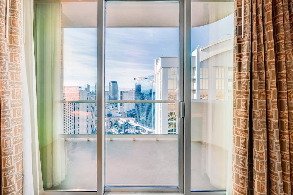 Jet Luxury Resorts @ The Signature Condo Hotel interior in Las Vegas, NV — gallery photo 2