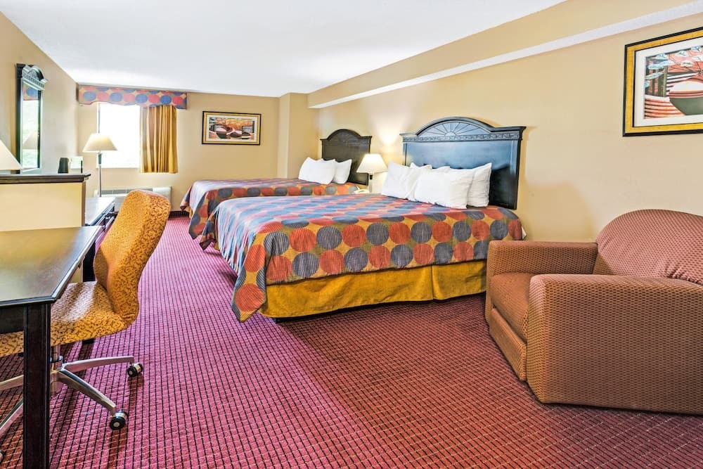 Days Inn & Suites by Wyndham Jeffersonville IN property views in Jeffersonville, IN — gallery photo 3