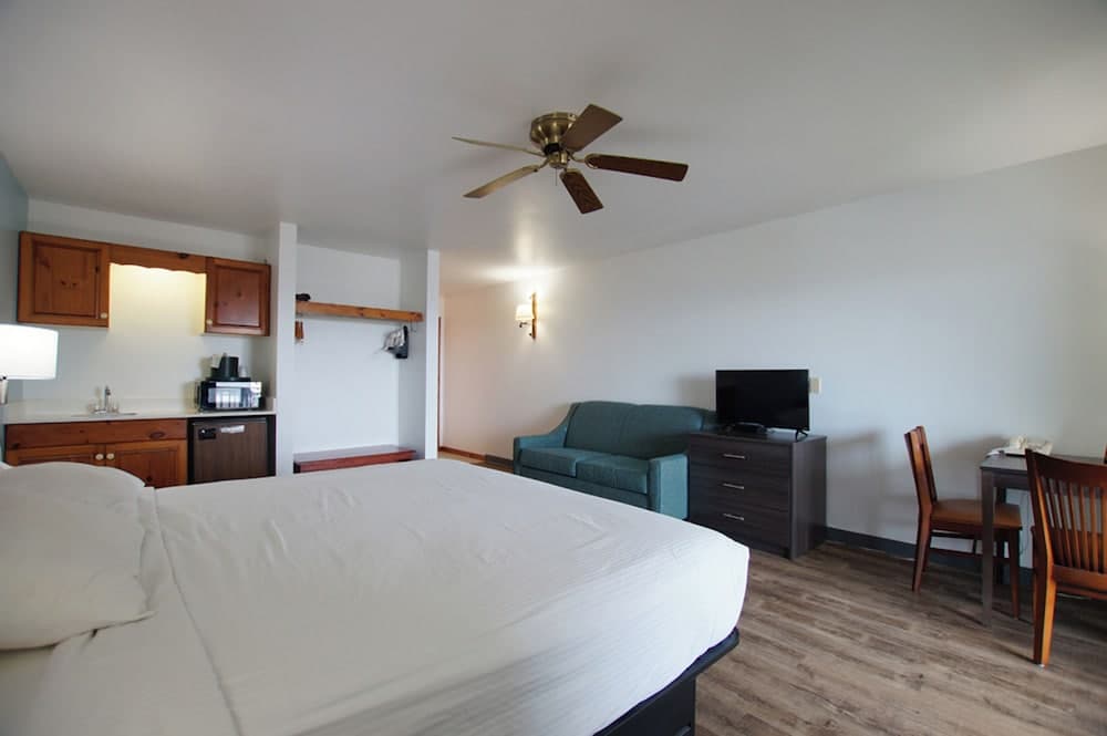 Snyder's Shoreline Inn gallery photo in Ludington, MI — image 99