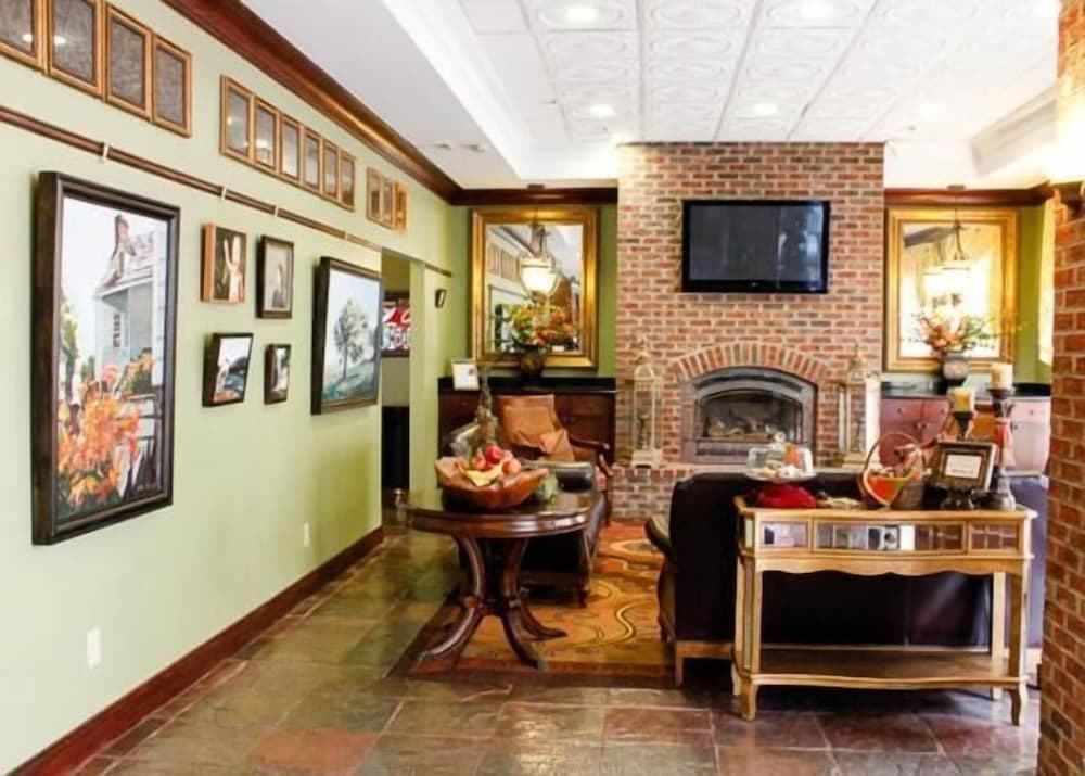 Main Street Inn interior in Blacksburg, VA — gallery photo 2