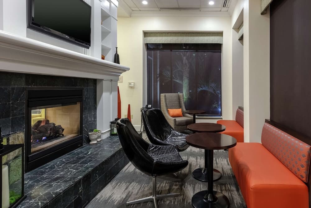 Hilton Garden Inn Mobile West I-65/Airport Blvd interior in Mobile, AL — gallery photo 2