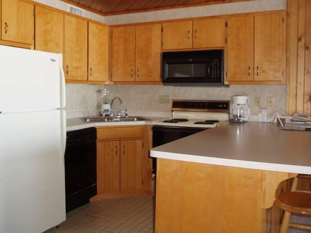 Point Place interior in Pequot Lakes, MN — gallery photo 2