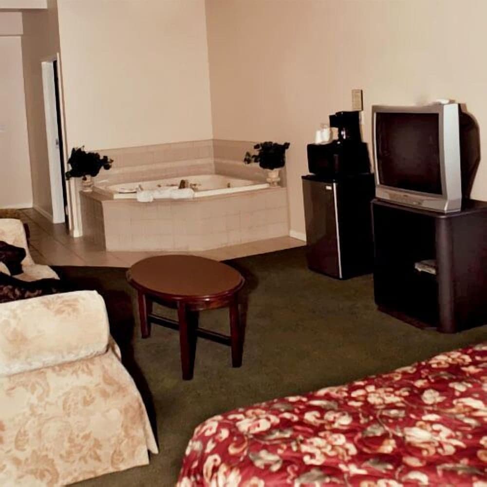 Colonie inn and Suites property views in Latham, NY — gallery photo 3