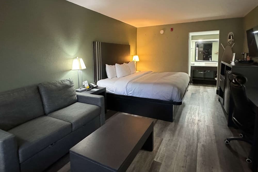Quality Inn & Suites near Panama City Beach interior in Panama City, FL — gallery photo 2