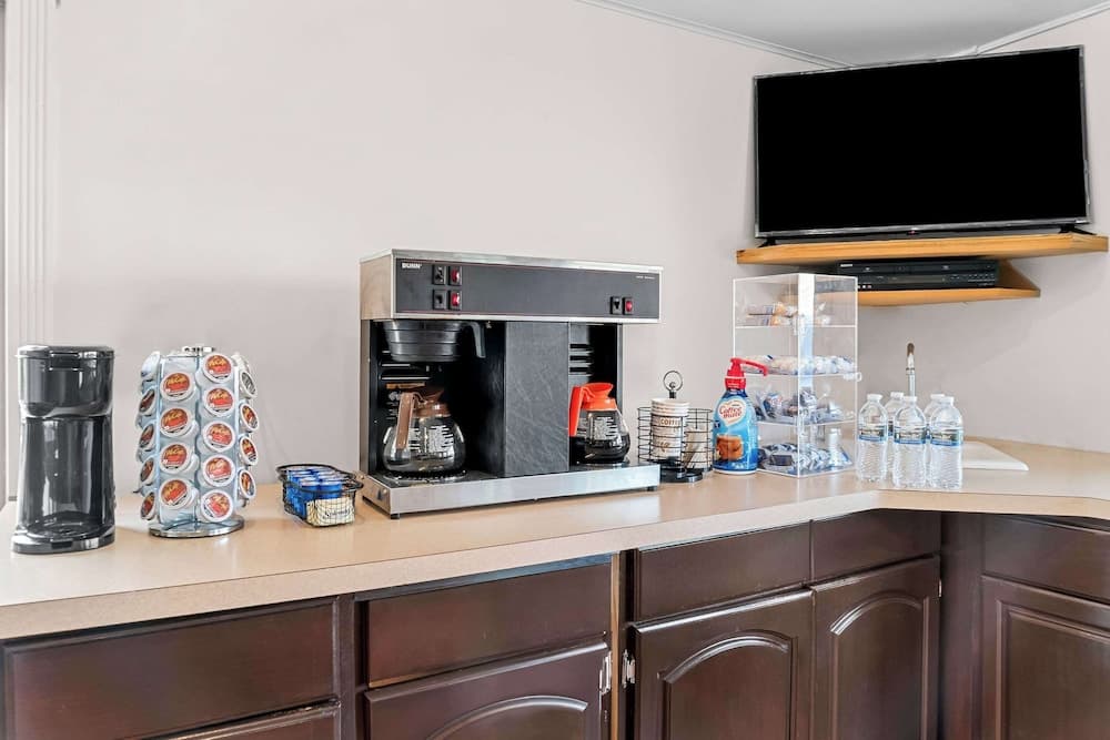 Rodeway Inn & Suites Saginaw I-675 gallery photo in Saginaw, MI — image 37