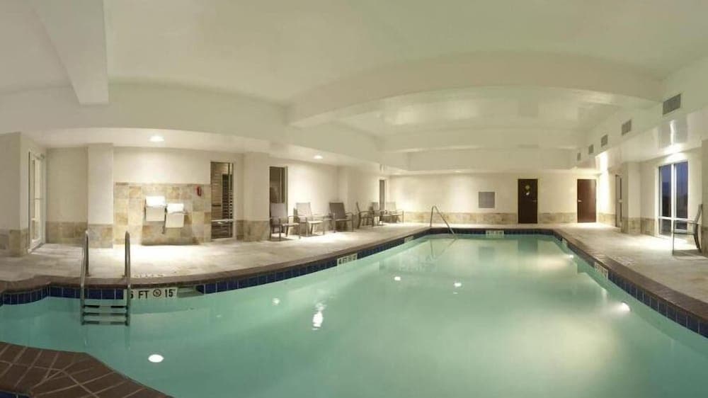 Holiday Inn Express & Suites El Paso West by IHG interior in El Paso, TX — gallery photo 2