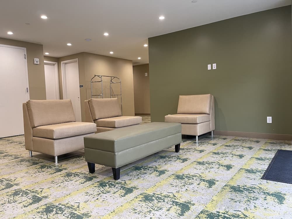 Super 8 by Wyndham Bronx Near Botanical Garden property views in Bronx, NY — gallery photo 3