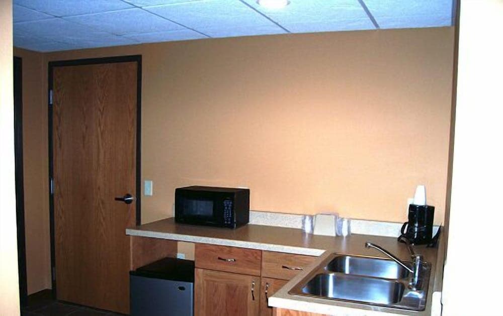 Prairie Inn and Suites Holmen/La Cross interior in Holmen, WI — gallery photo 2