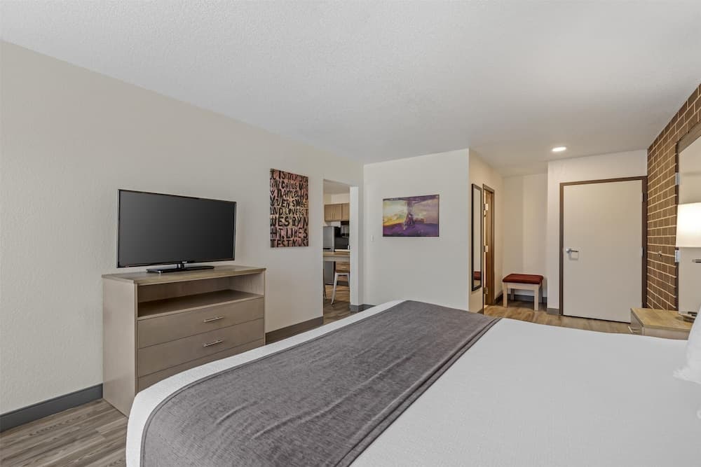 Executive Residency By Best Western Waterloo & Cedar Falls property views in Waterloo, IA — gallery photo 3