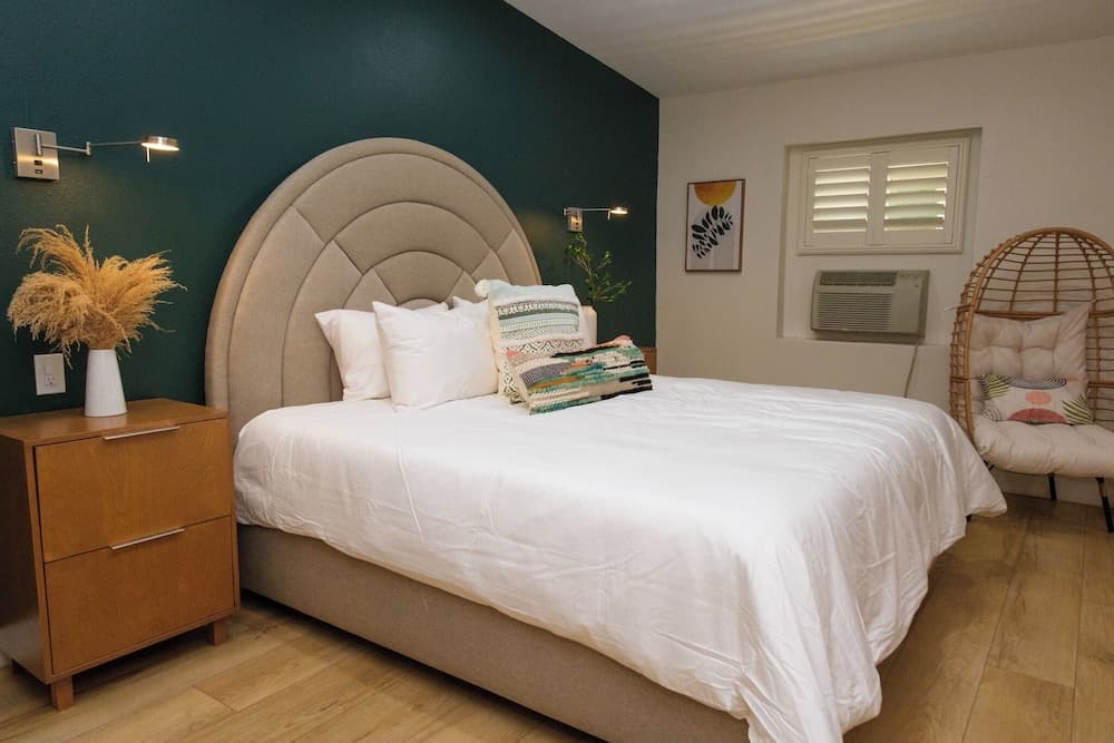 Adobe inn property views in Monterey Park, CA — gallery photo 3