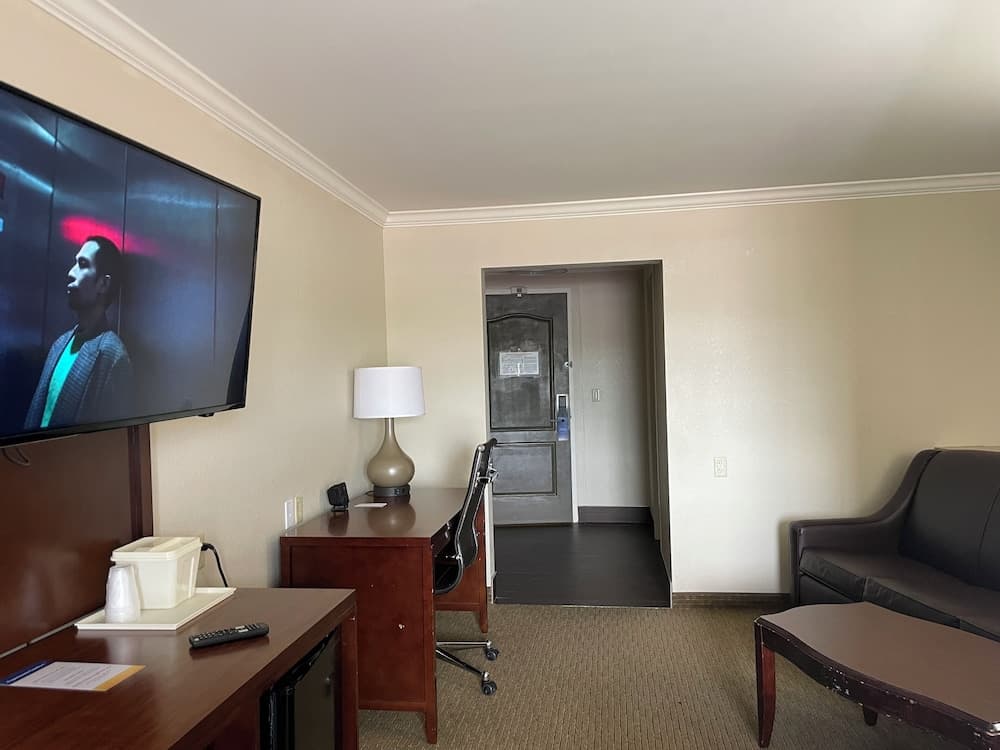 Spark by Hilton Cincinnati Fairfield property views in Cincinnati, OH — gallery photo 3