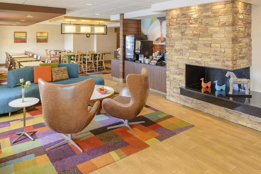 Fairfield Inn by Marriott St. Louis Collinsville, IL interior in Collinsville, IL — gallery photo 2