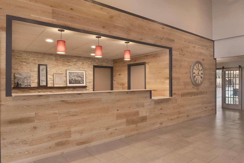 Country Inn & Suites by Radisson, Germantown, WI interior in Village of Germantown, WI — gallery photo 2