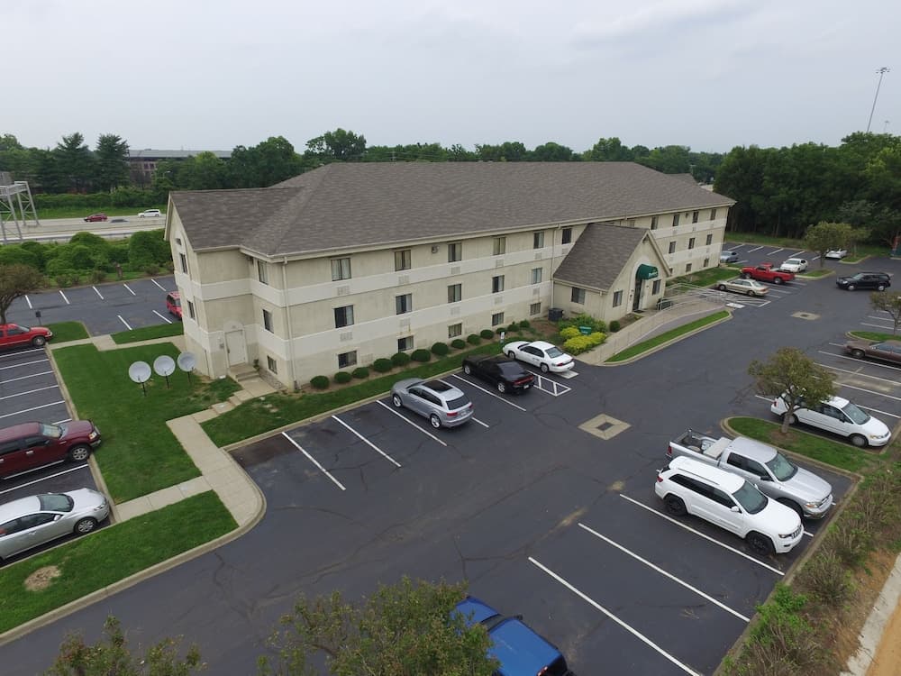 DuPont Suites featured exterior or lobby in Louisville, KY — similar hotel