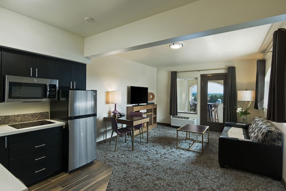Oxford Suites Sonoma County gallery photo in Rohnert Park, CA — image 4