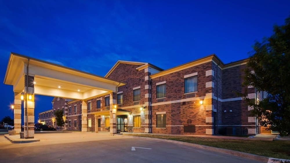 Quality Inn Perryton featured exterior or lobby in Perryton, TX — similar hotel