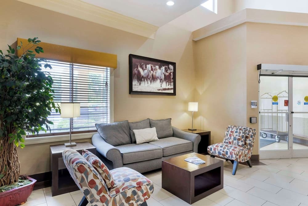 Spark by Hilton La Grange property views in La Grange, KY — gallery photo 3