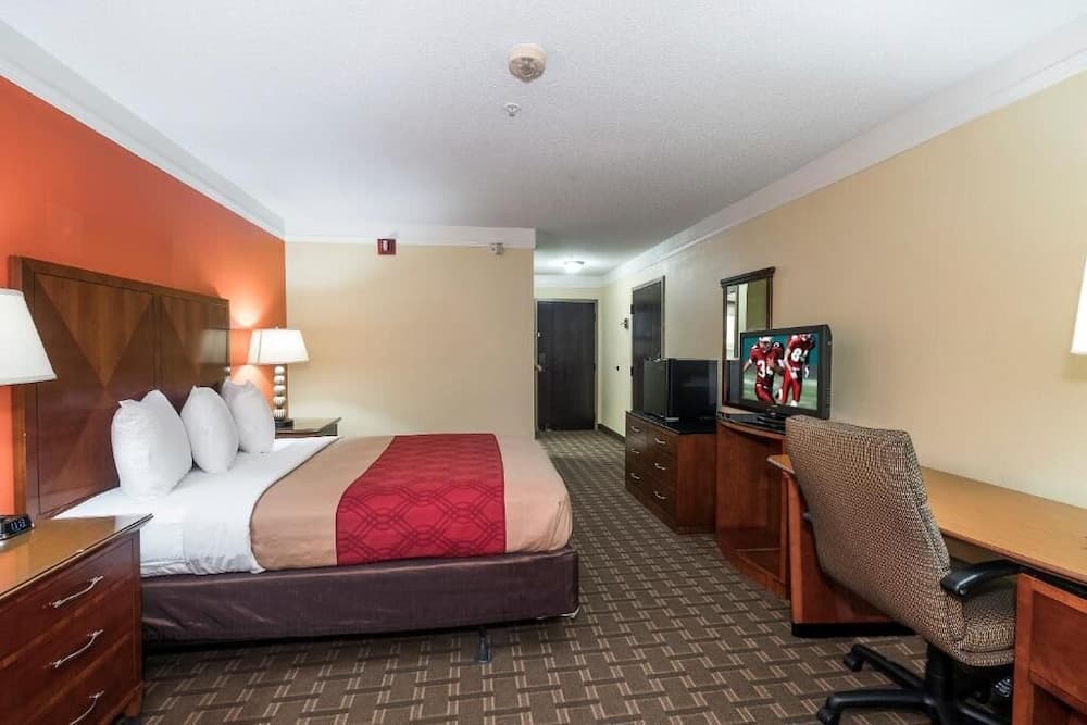 MY HOME & SUITES MADISON interior in Madison, GA — gallery photo 2