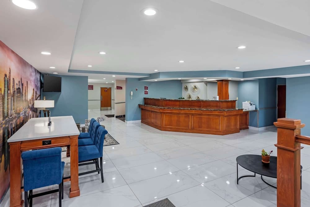 Best Western Rutgers University Hotel interior in East Brunswick — gallery photo 2