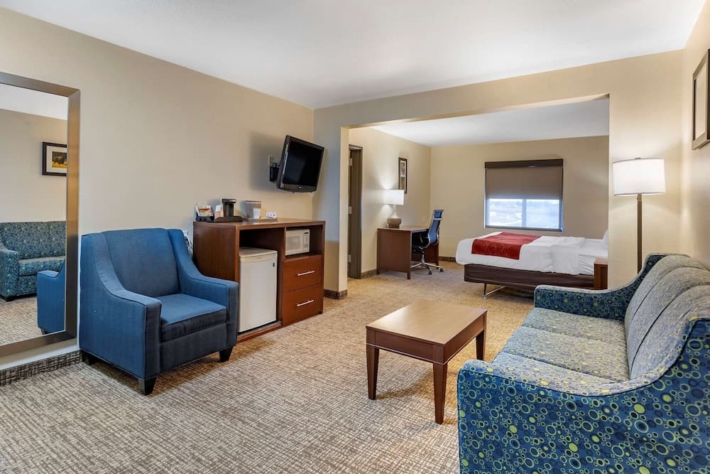 Comfort Inn & Suites Greenville I-70 property views in Greenville, IL — gallery photo 3