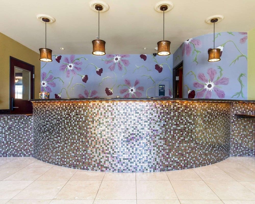 Villa Montes Hotel interior in San Bruno, CA — gallery photo 2