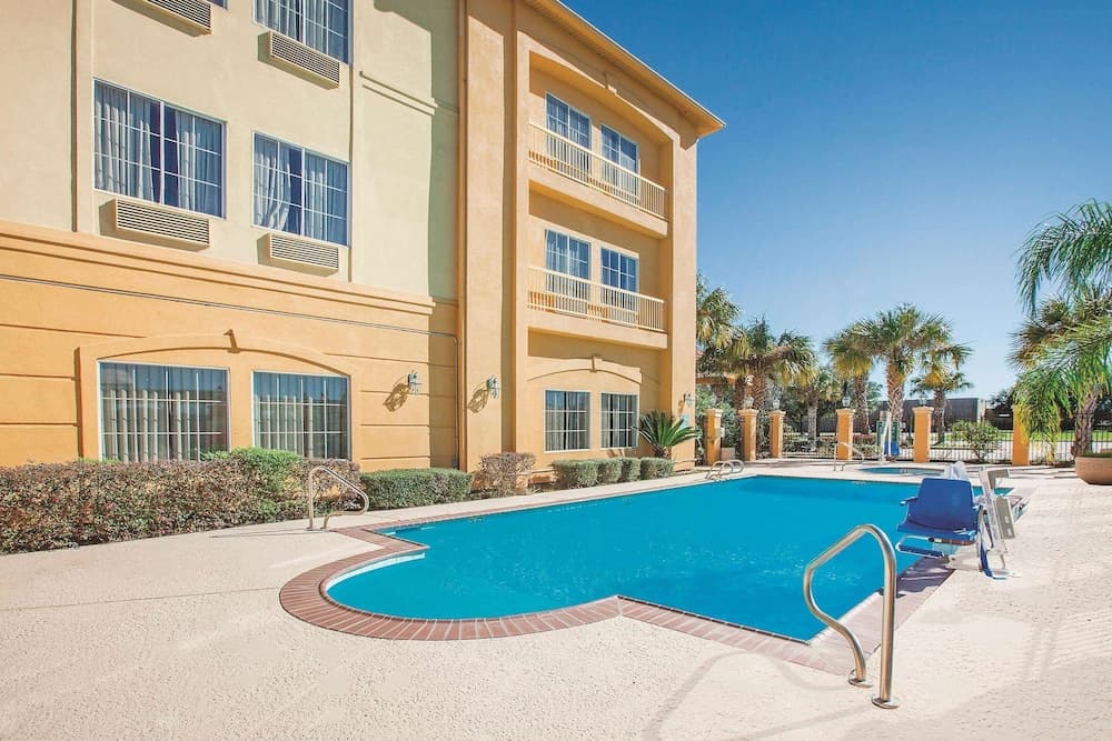 La Quinta Inn & Suites by Wyndham Beaumont West gallery photo in Beaumont, TX — image 18