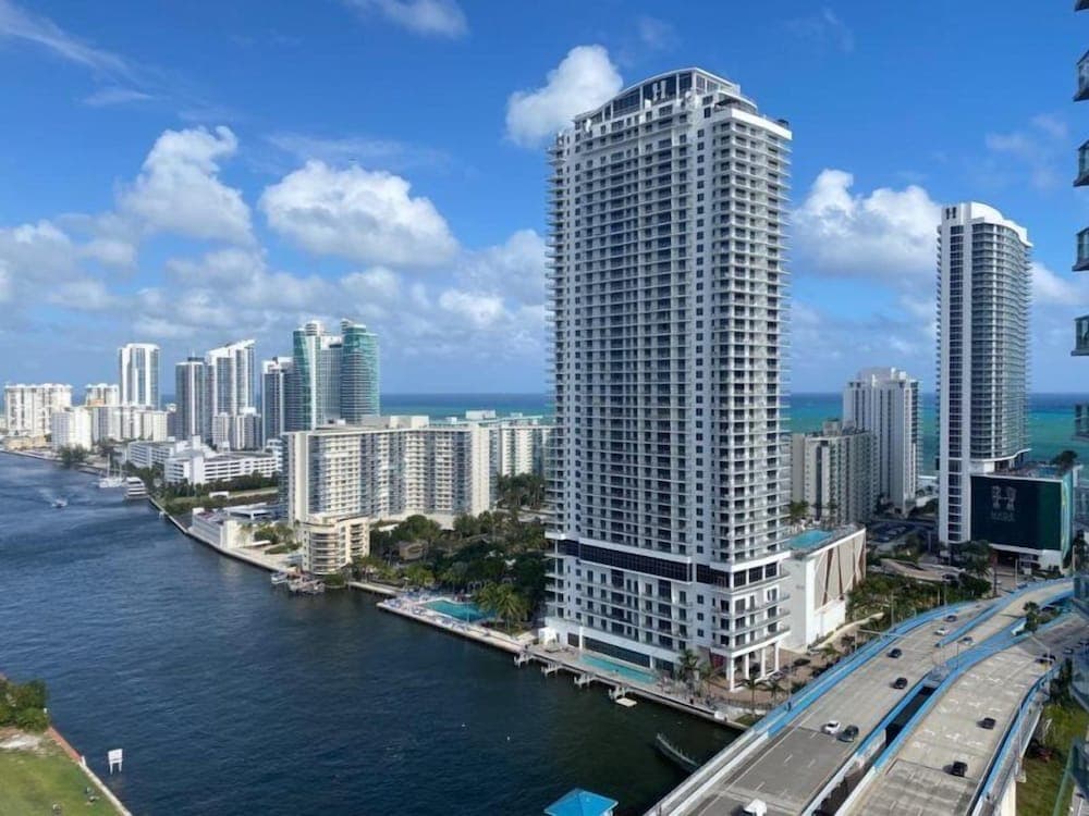 Bw-2606b featured exterior or lobby in Hallandale Beach, FL — similar hotel