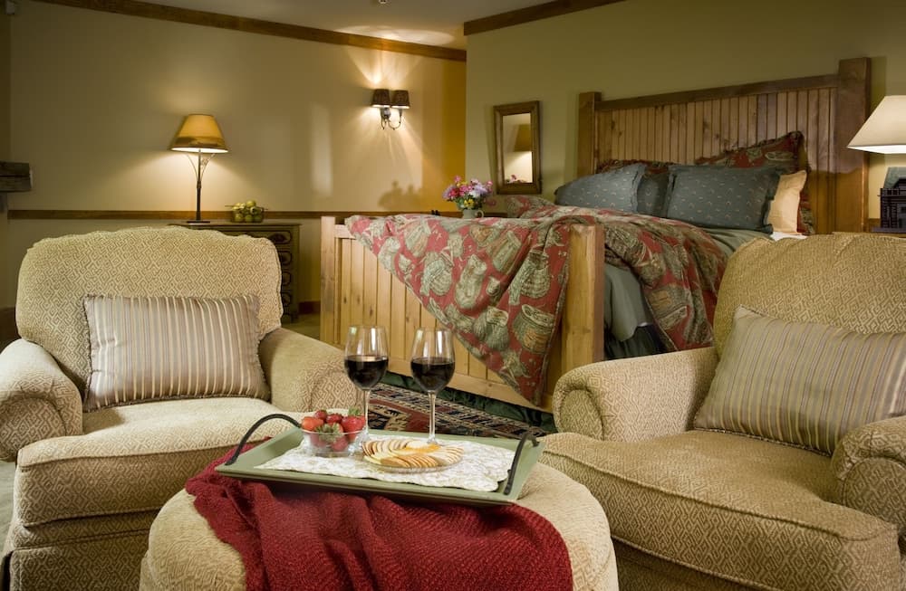 Lake Opechee Inn and Spa property views in Laconia, NH — gallery photo 3