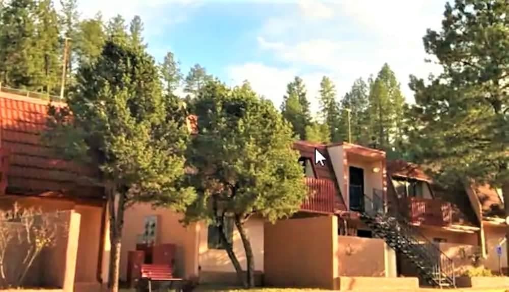 Pinecliff Village interior in Ruidoso, NM — gallery photo 2