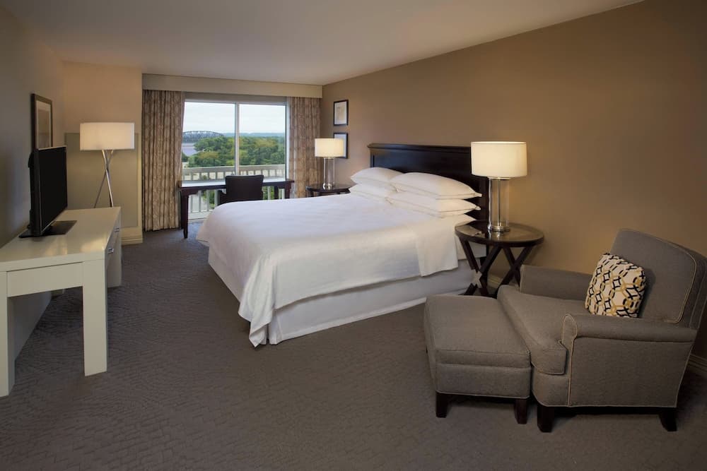 Sheraton Louisville Riverside by Marriott property views in Jeffersonville, IN — gallery photo 3