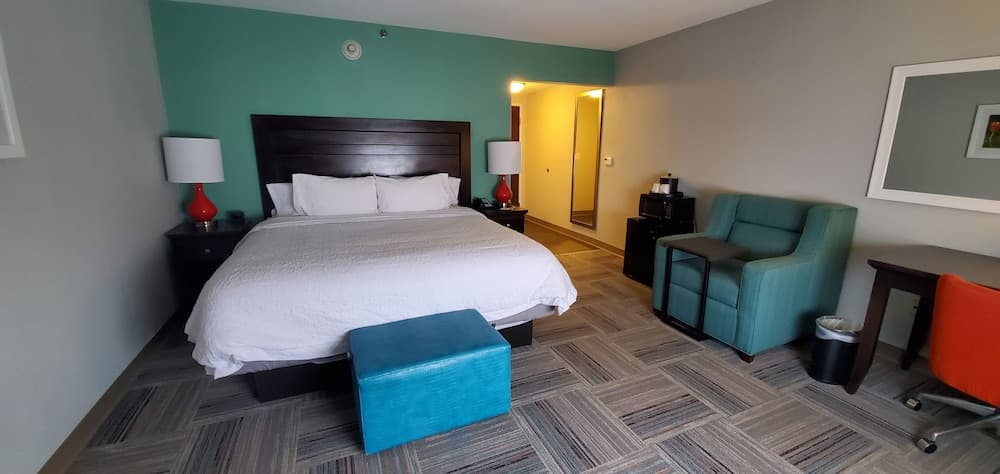 Hampton Inn Miami interior in Miami, OK — gallery photo 2