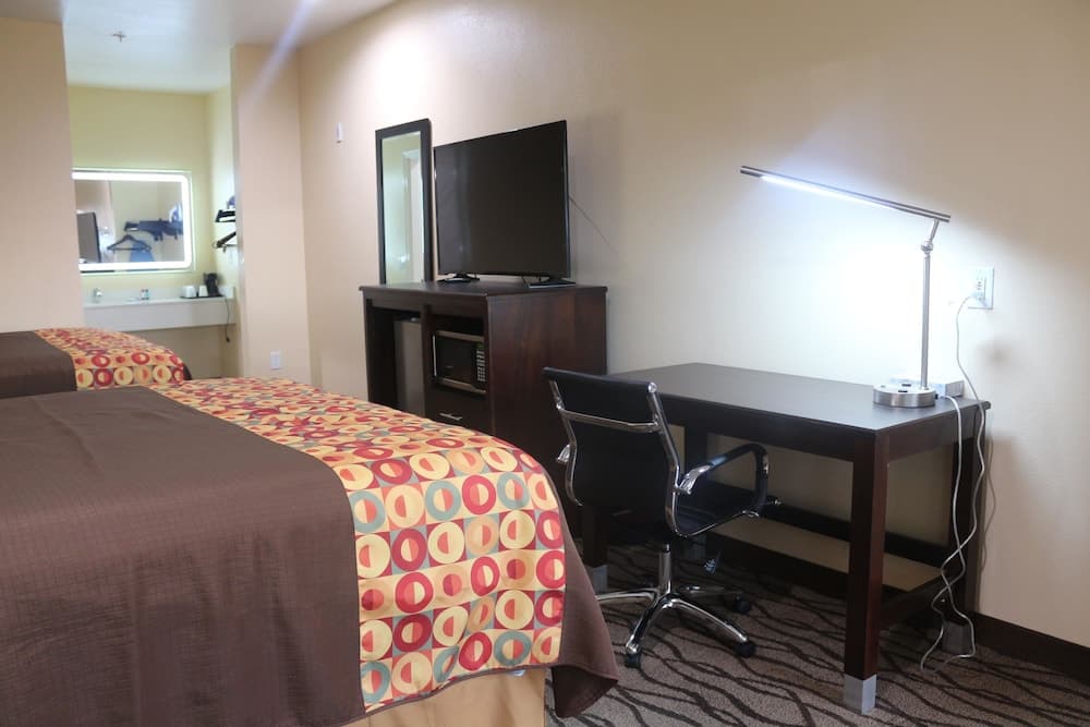 Express Inn & Suites - Bush Airport property views in Humble, TX — gallery photo 3