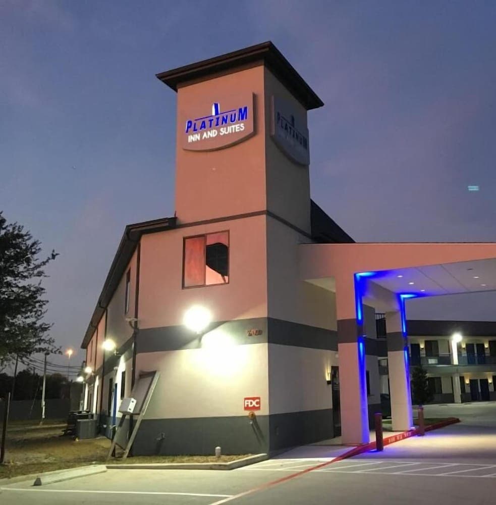 Platinum Inn and Suites property views in Houston, TX — gallery photo 3