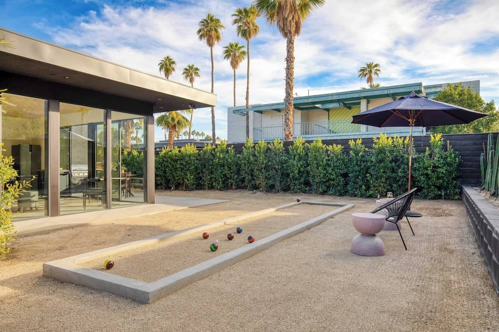 Blackhaus C: 4 Bedroom Suite by Avantstay 4-room Retreat property views in Palm Springs, CA — gallery photo 3