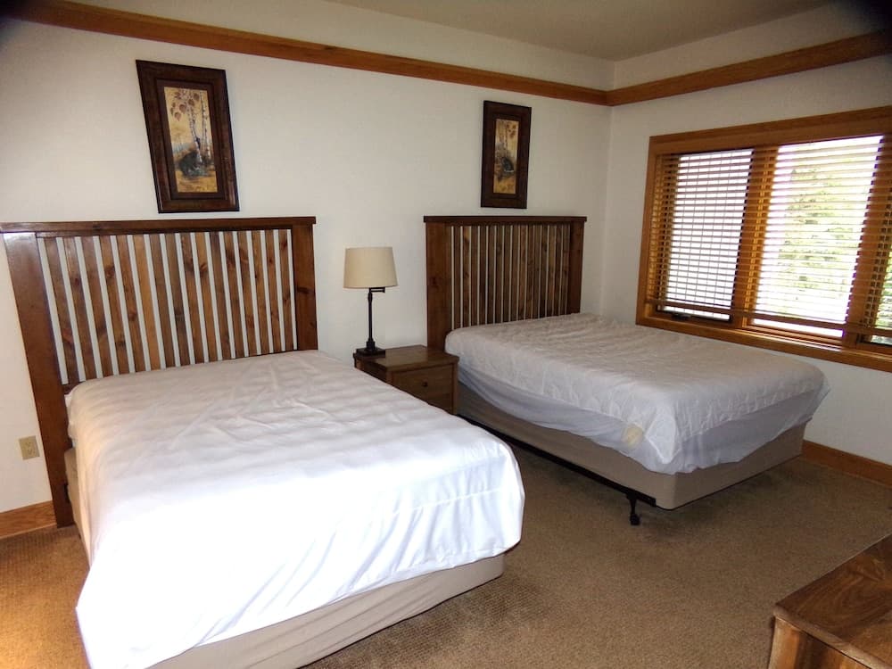 Chateau DuMont Oversized 2 Bed 2 Ba CDMR interior in Keystone, CO — gallery photo 2