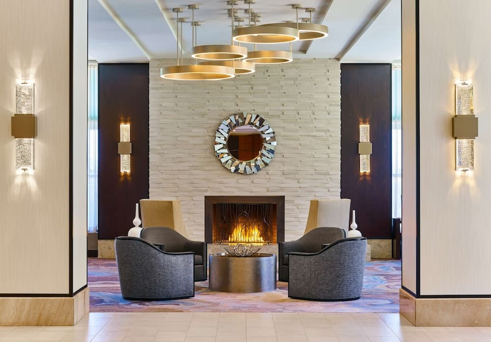 Hilton Los Angeles North/Glendale interior in Glendale, CA — gallery photo 2