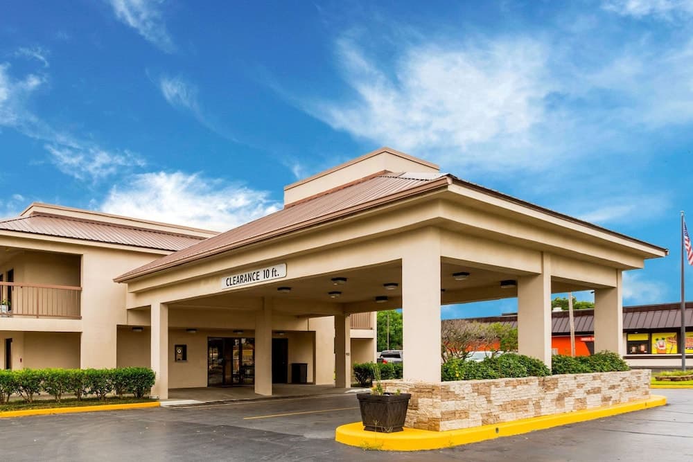 Quality Inn Indianola featured exterior or lobby in Indianola, MS — similar hotel